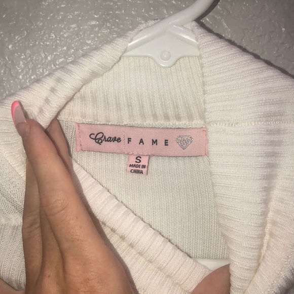 A cute long sleeve shirt with mesh arms - Picture 5 of 5